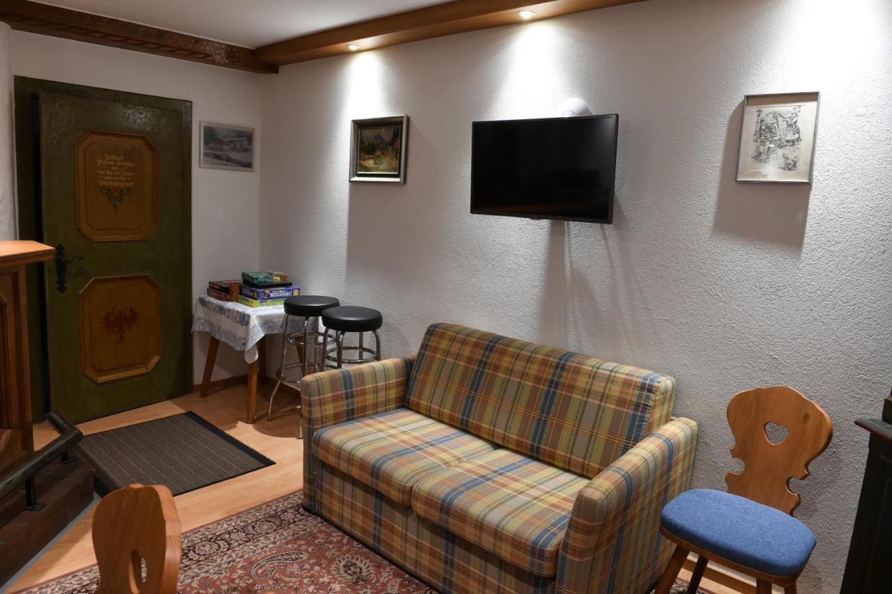 Holzschnitzers Appartements 에르발트 외부 사진