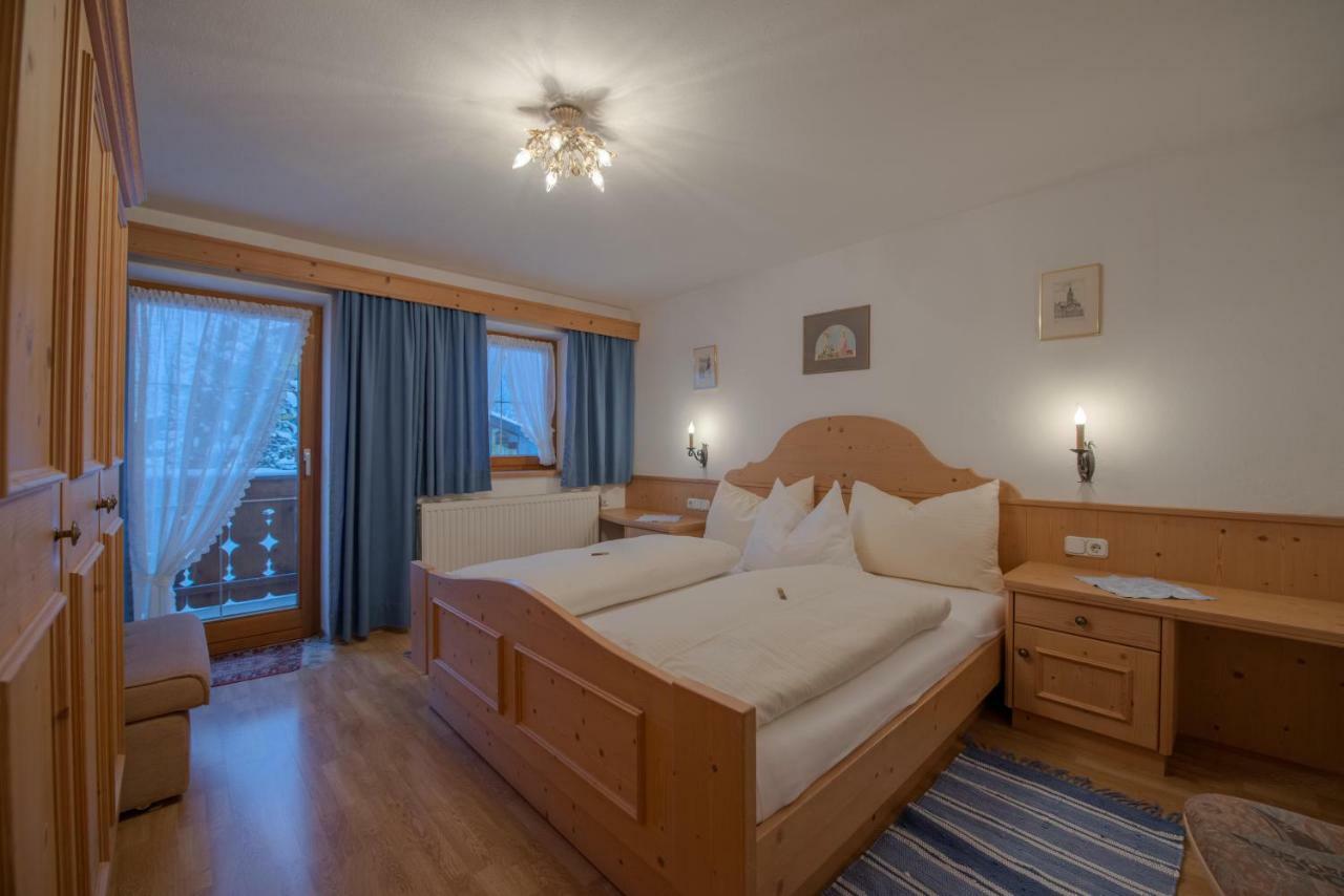 Holzschnitzers Appartements 에르발트 외부 사진