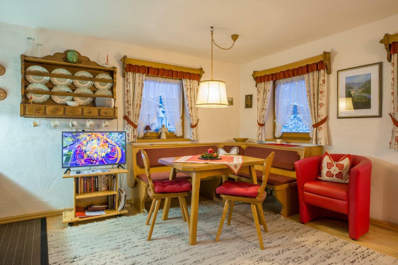 Holzschnitzers Appartements 에르발트 외부 사진